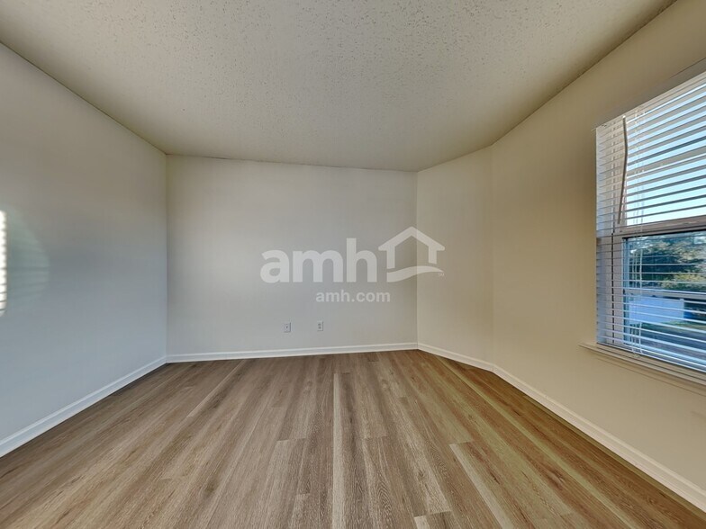 Building Photo - 506 Diamond Cut