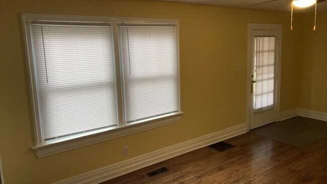 Building Photo - 908 Watervliet Ave