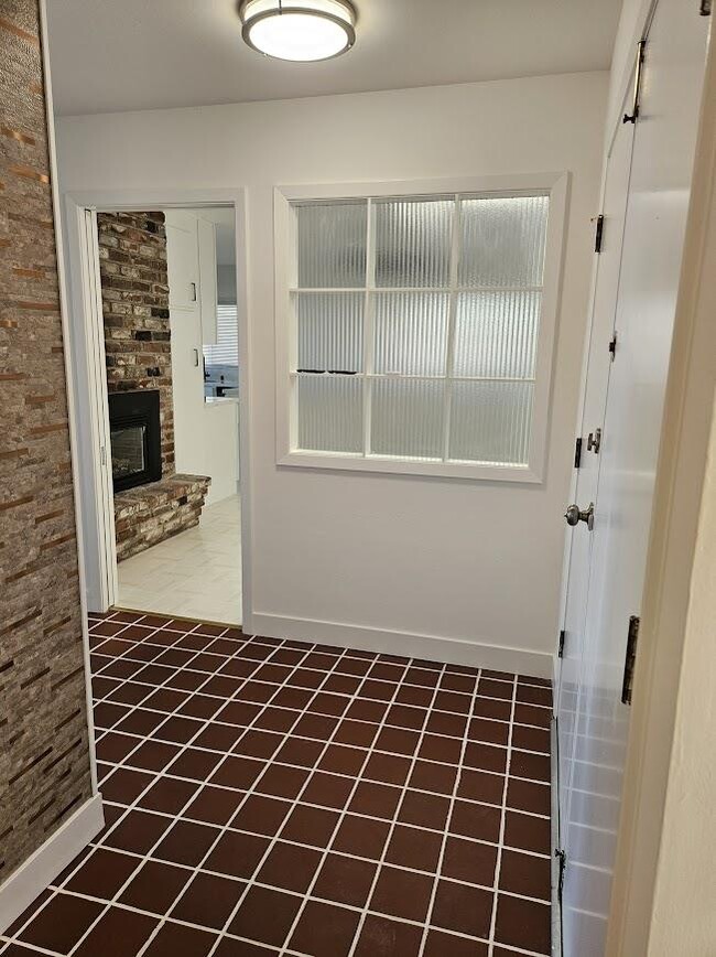 Building Photo - 3411 Crestmoor Dr