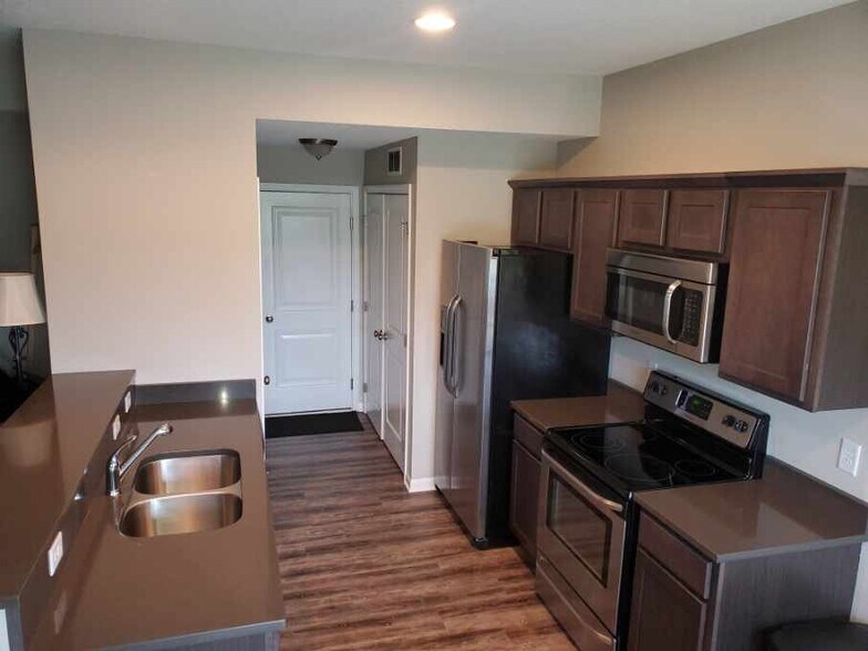 Building Photo - 811 SE 10th Ln