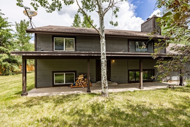 Building Photo - Tranquil Park Meadows Escape with Large Pr...