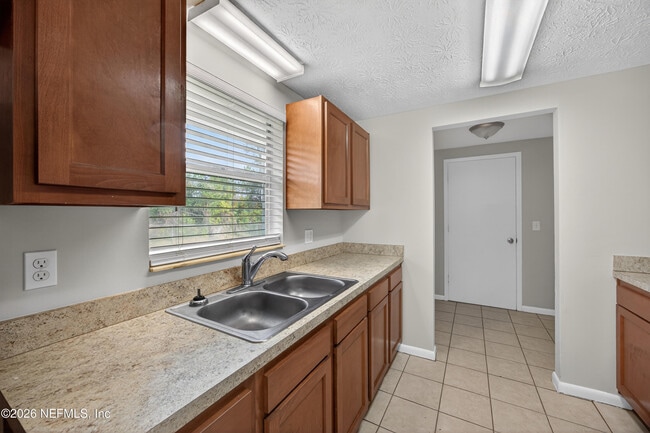 Building Photo - 726 Perryman Ln W