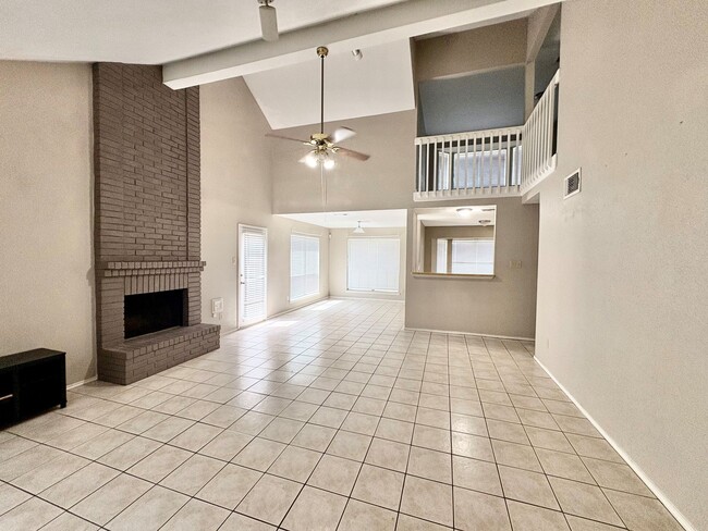 Building Photo - 16307 Leamington Ln