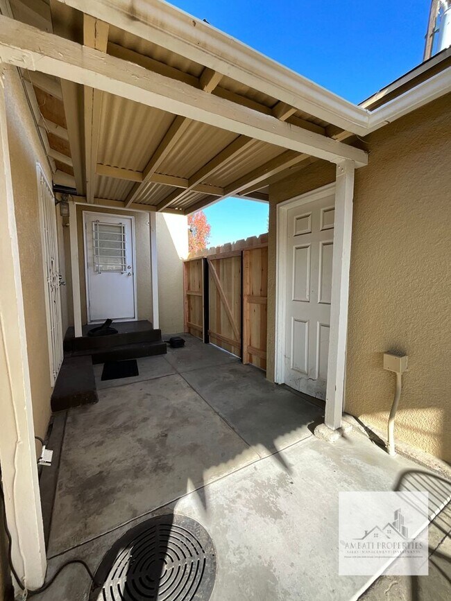 Building Photo - 3074 E Terrace Ave