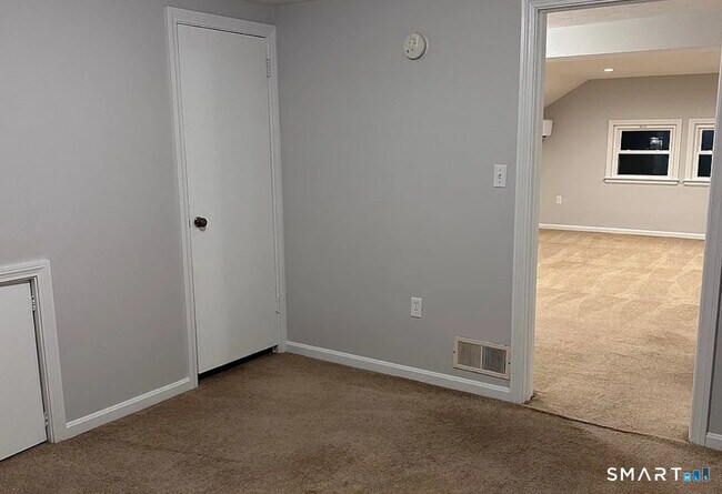 Building Photo - 81 Middlefield St