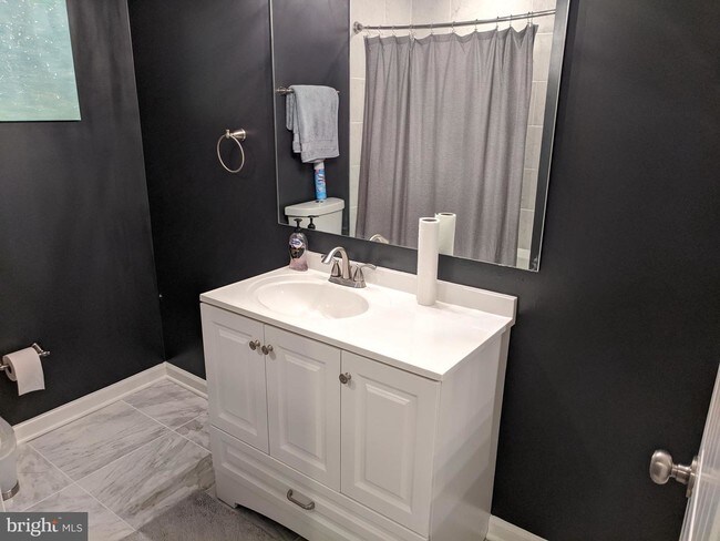 Building Photo - 10 E Lee St