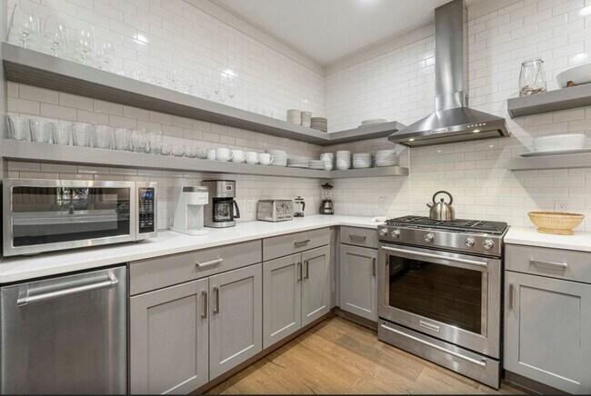 Building Photo - 587 Patina Blvd