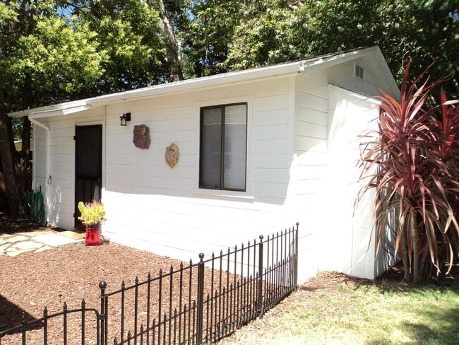 Primary Photo - 684 B St
