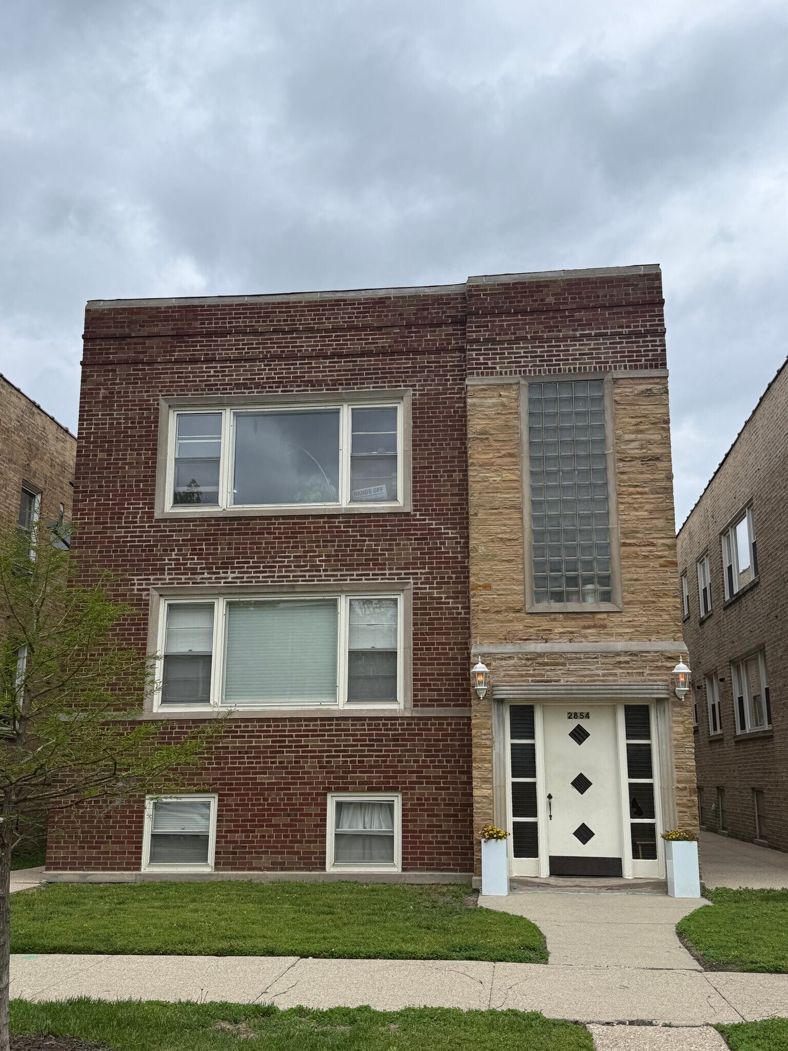 Building Photo - 2854 W Farragut Ave