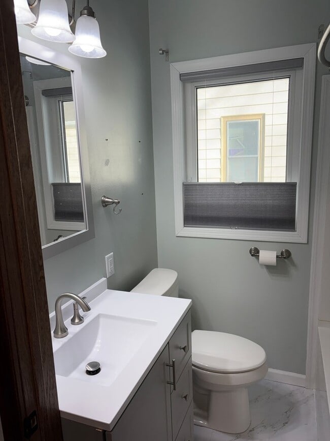 Building Photo - 1524 5th Ave N