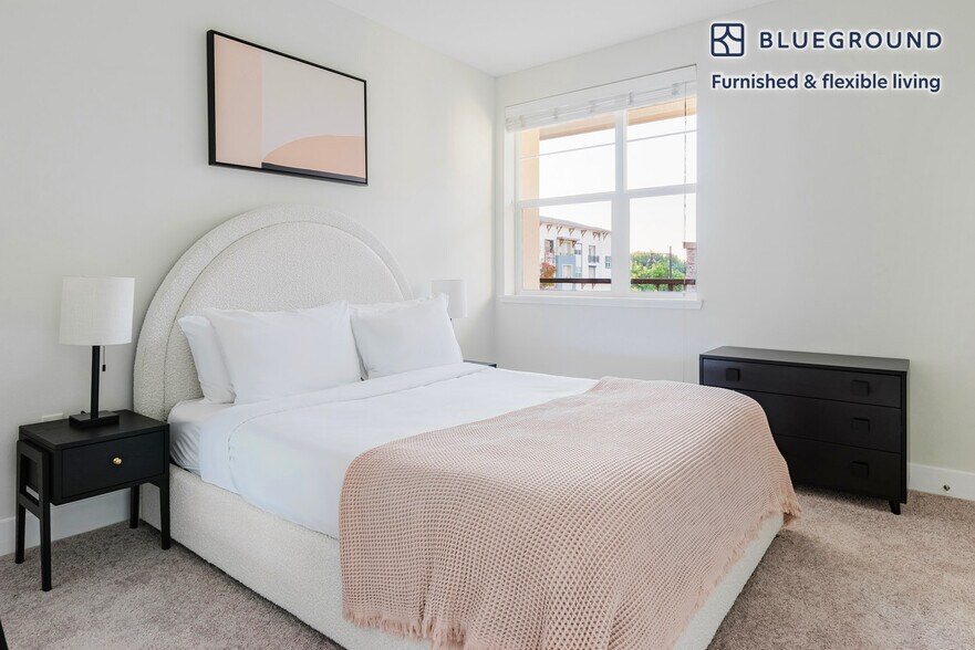 Building Photo - 3888 Artist Walk Common