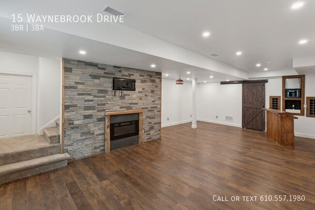 Building Photo - 15 Waynebrook Dr