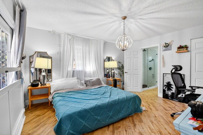 Building Photo - 320 Riverdale Rd