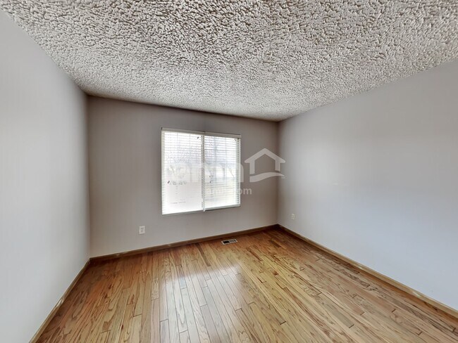 Building Photo - 1608 Bridle Post Drive Unit 10A