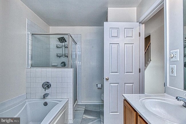 Building Photo - 5832 Cowling Ct