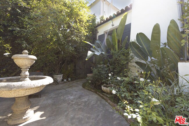 Building Photo - 1407 N Beverly Dr