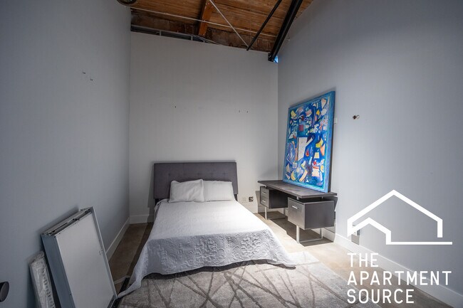 Building Photo - 3134 W Carroll Ave