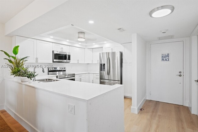 Building Photo - 5100 N Ocean Dr