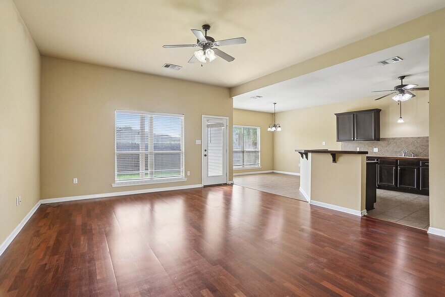 Building Photo - 17049 Jamestowne Dr