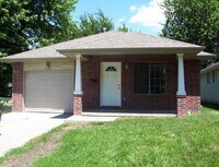 Building Photo - Three bedroom house in NW Springfield with...