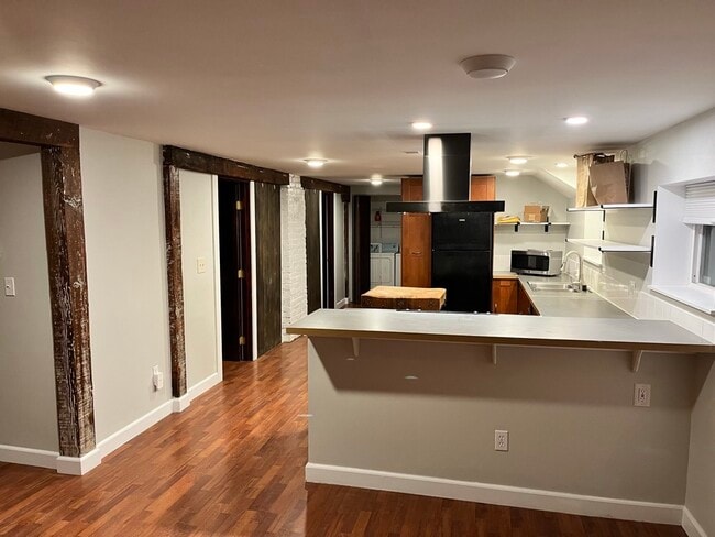 Building Photo - 903 23rd Ave S