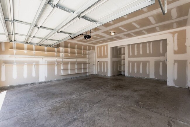 Building Photo - Move In Ready Three Bedroom Home!