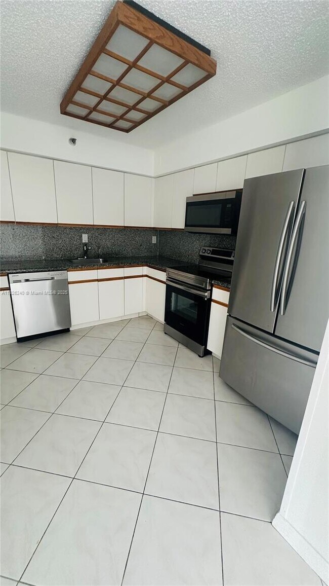 Building Photo - 3530 Mystic Pointe Dr
