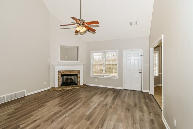 Building Photo - 105 Whispering Creek Dr