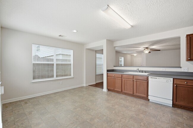 Building Photo - 3023 Legends York Dr