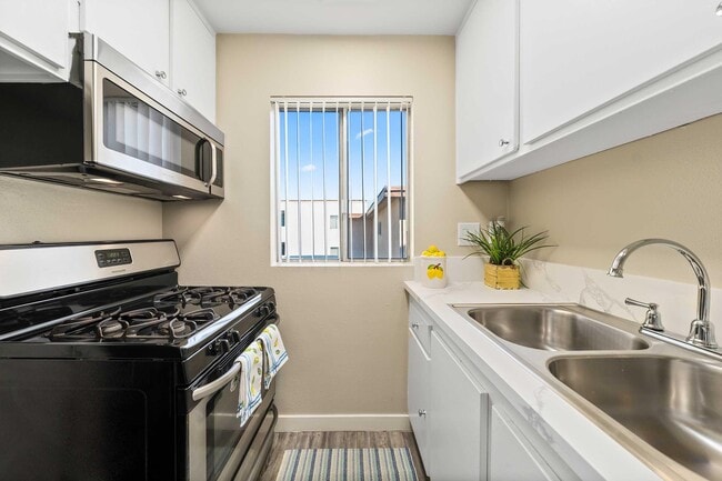 Building Photo - Summerview Beach Resort Luxury Apartments