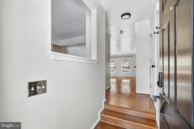 Building Photo - 7123 Gresham Ct E