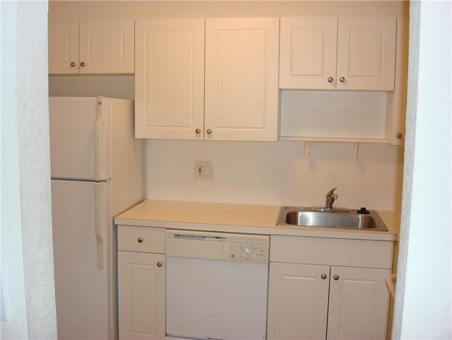 Building Photo - 770 SE 2nd Ave