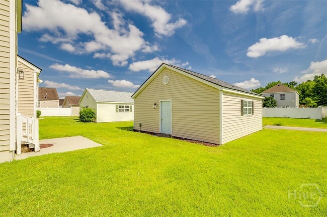 Building Photo - 8 Bushwood Dr