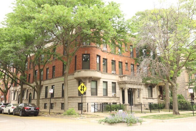 Building Photo - 856 W George St