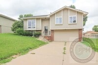 Building Photo - Spacious 3 Bedroom / 3 Bathroom Home!