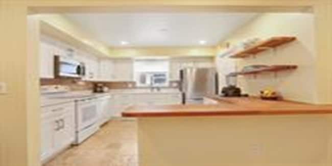 Building Photo - 721 N Lakeside Dr