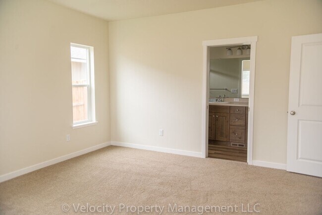 Building Photo - Charming Single Level Home in Culver!