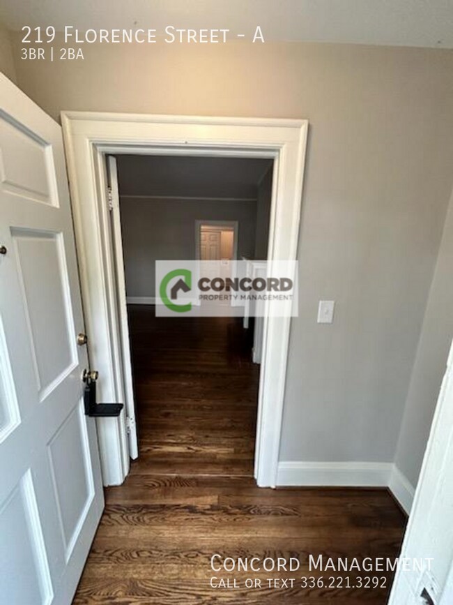 Building Photo - 219 Florence St