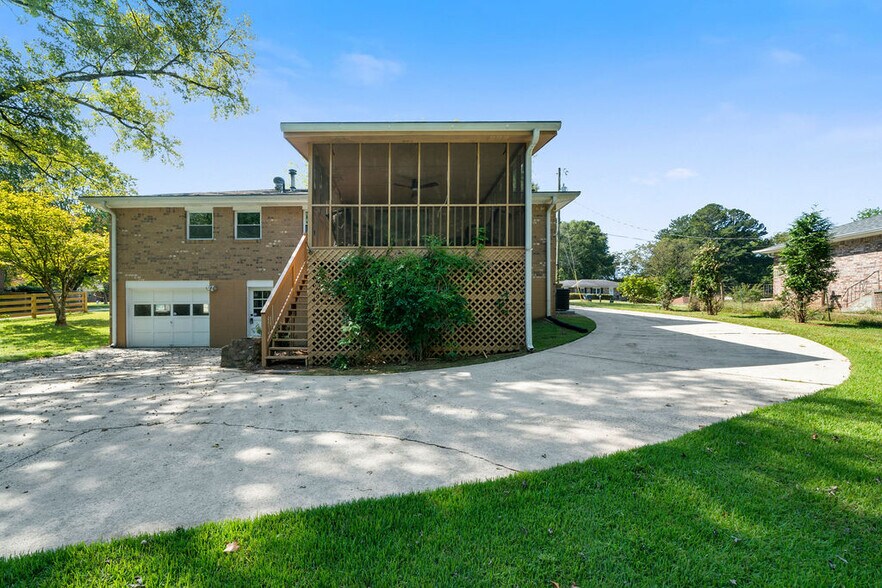 Building Photo - 1370 Angus Trl SW