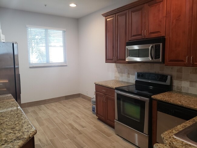 Building Photo - 222 Bayfront Dr