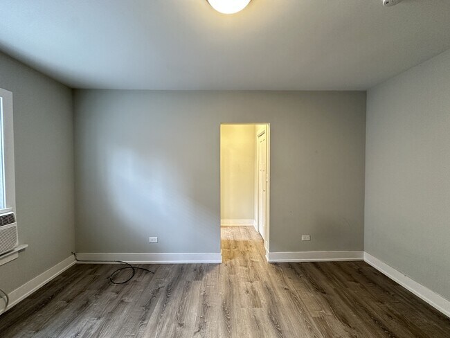 Building Photo - 434.5 W Belden Ave