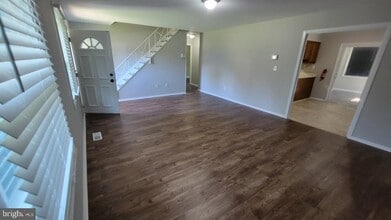 Building Photo - 7 Maymont Ln