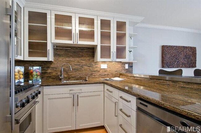 Building Photo - 2662 Bush St