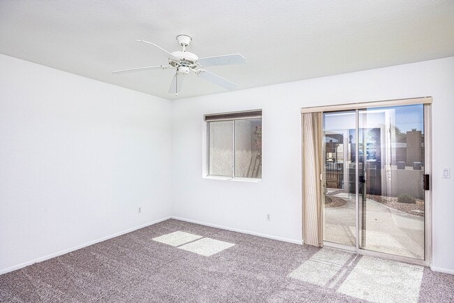 Building Photo - Long Term 4 Bedroom Rental with a Beautifu...