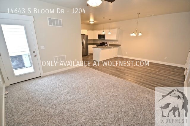 Building Photo - Stunning 3 Bedroom Herriman Condo! No Depo...