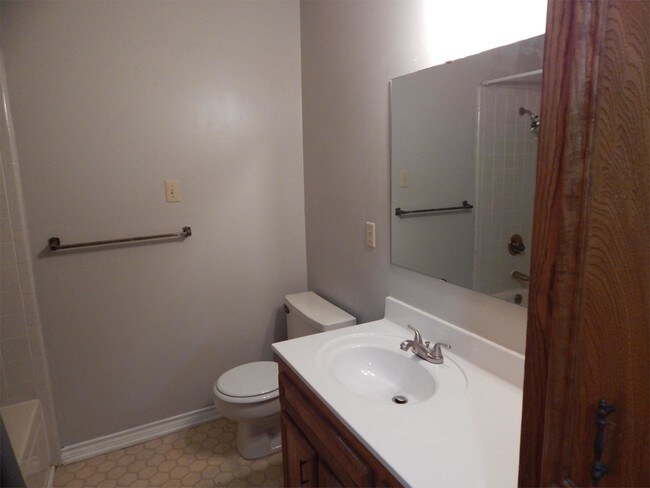 Building Photo - 4503 River Oaks Dr