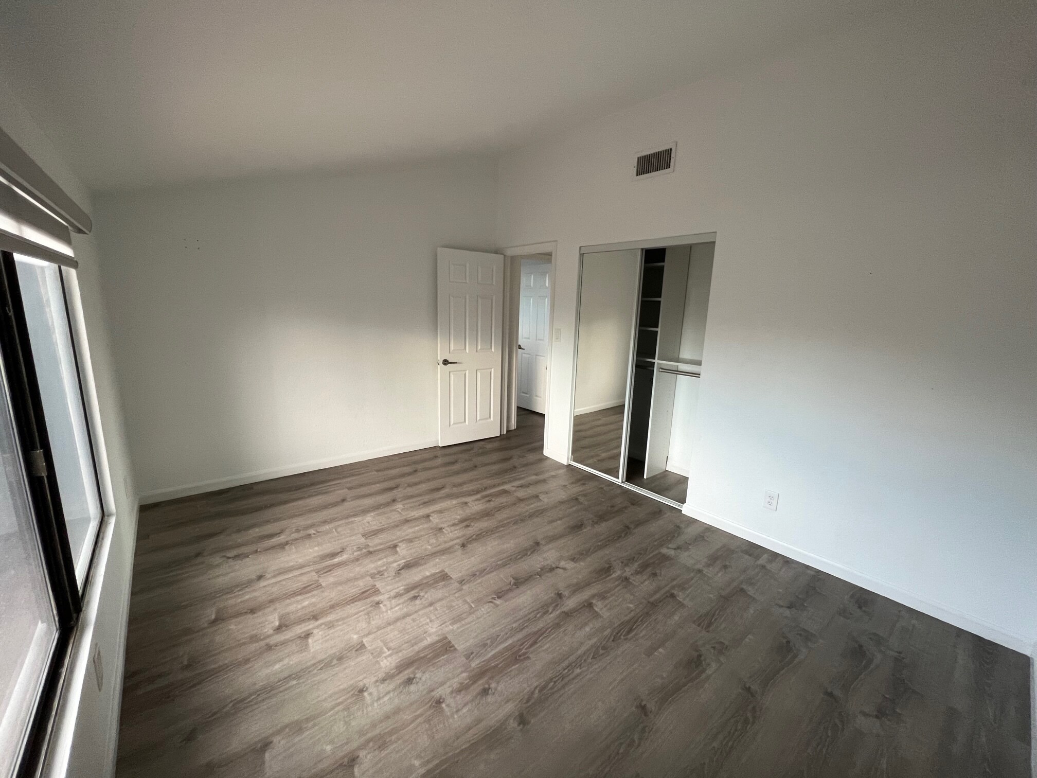 Building Photo - 7835 E Glenrosa Ave