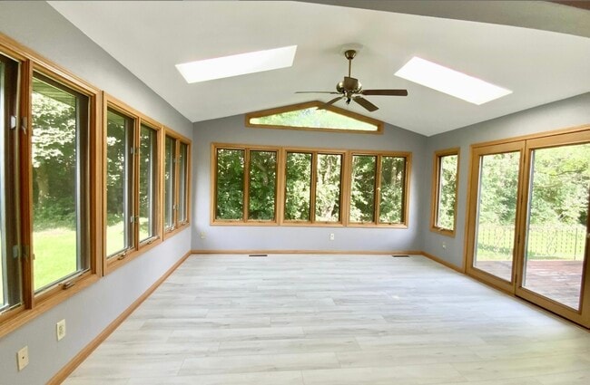 Building Photo - 3121 Carefree Dr