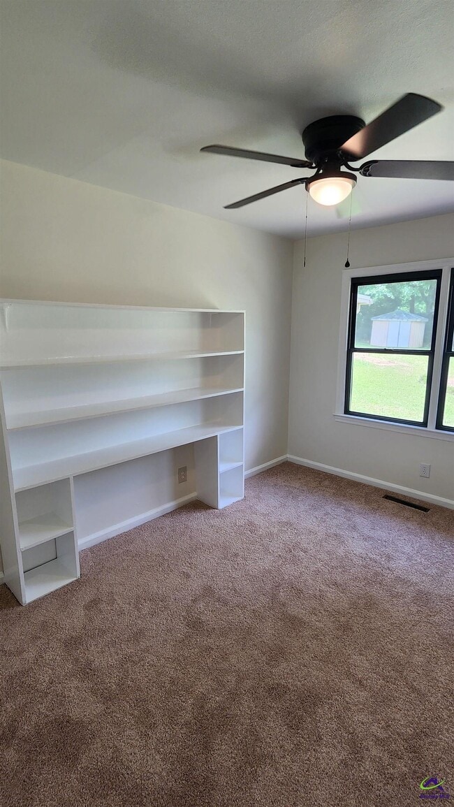 Building Photo - 203 Springdale Dr