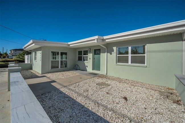 Building Photo - 14125 N Bayshore Dr